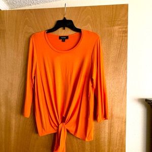 Karen Kane never worn tee with front tie